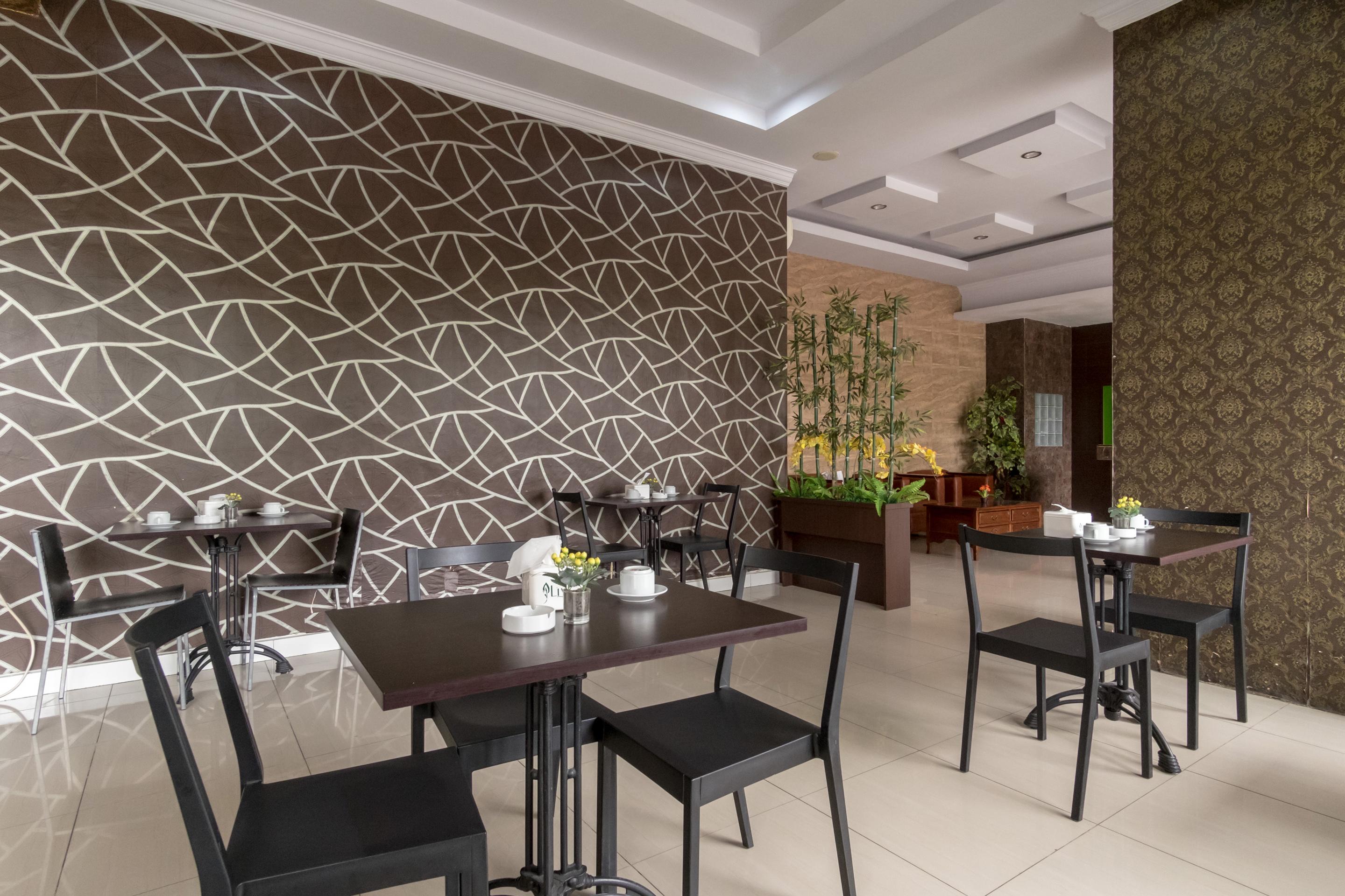 Oyo 741 Hotel Labuhan Raya Medan Exterior photo