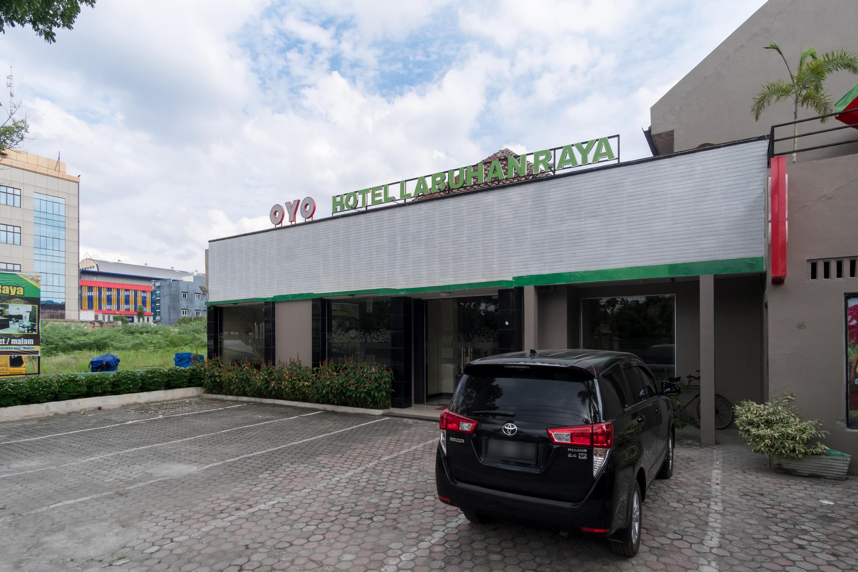 Oyo 741 Hotel Labuhan Raya Medan Exterior photo