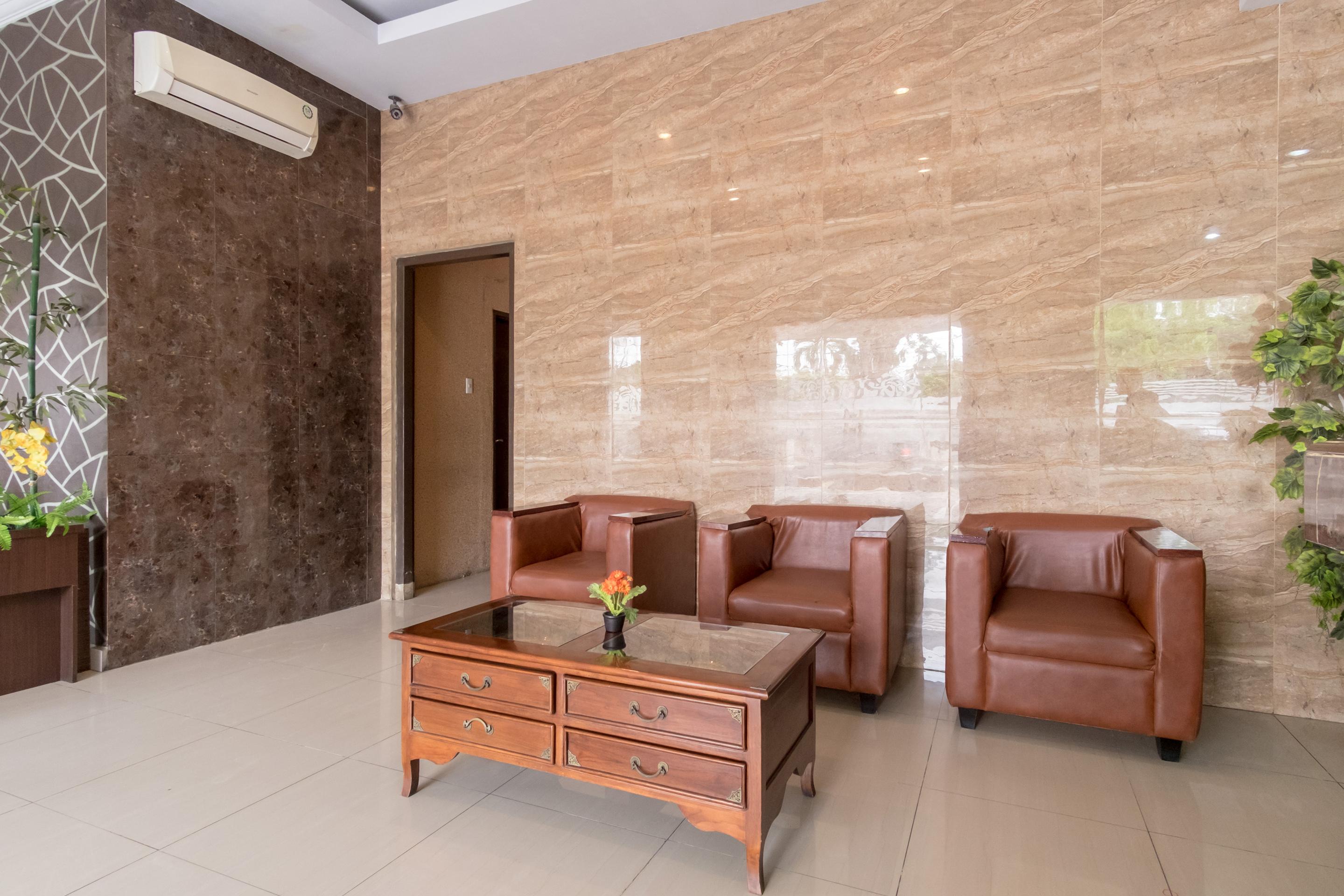 Oyo 741 Hotel Labuhan Raya Medan Exterior photo