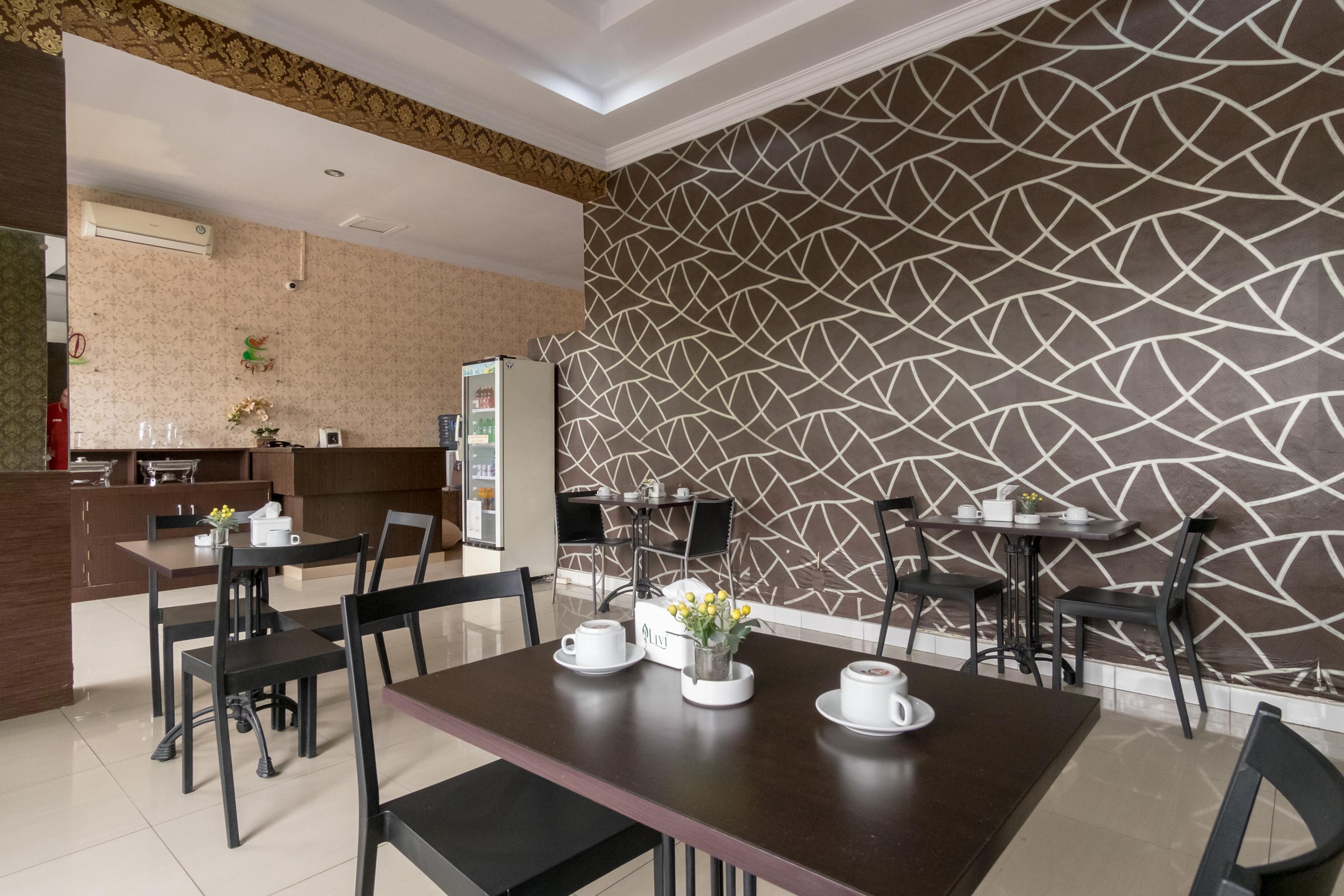 Oyo 741 Hotel Labuhan Raya Medan Exterior photo
