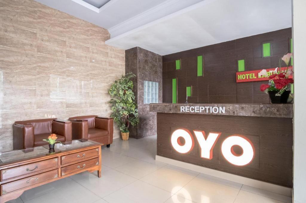 Oyo 741 Hotel Labuhan Raya Medan Exterior photo