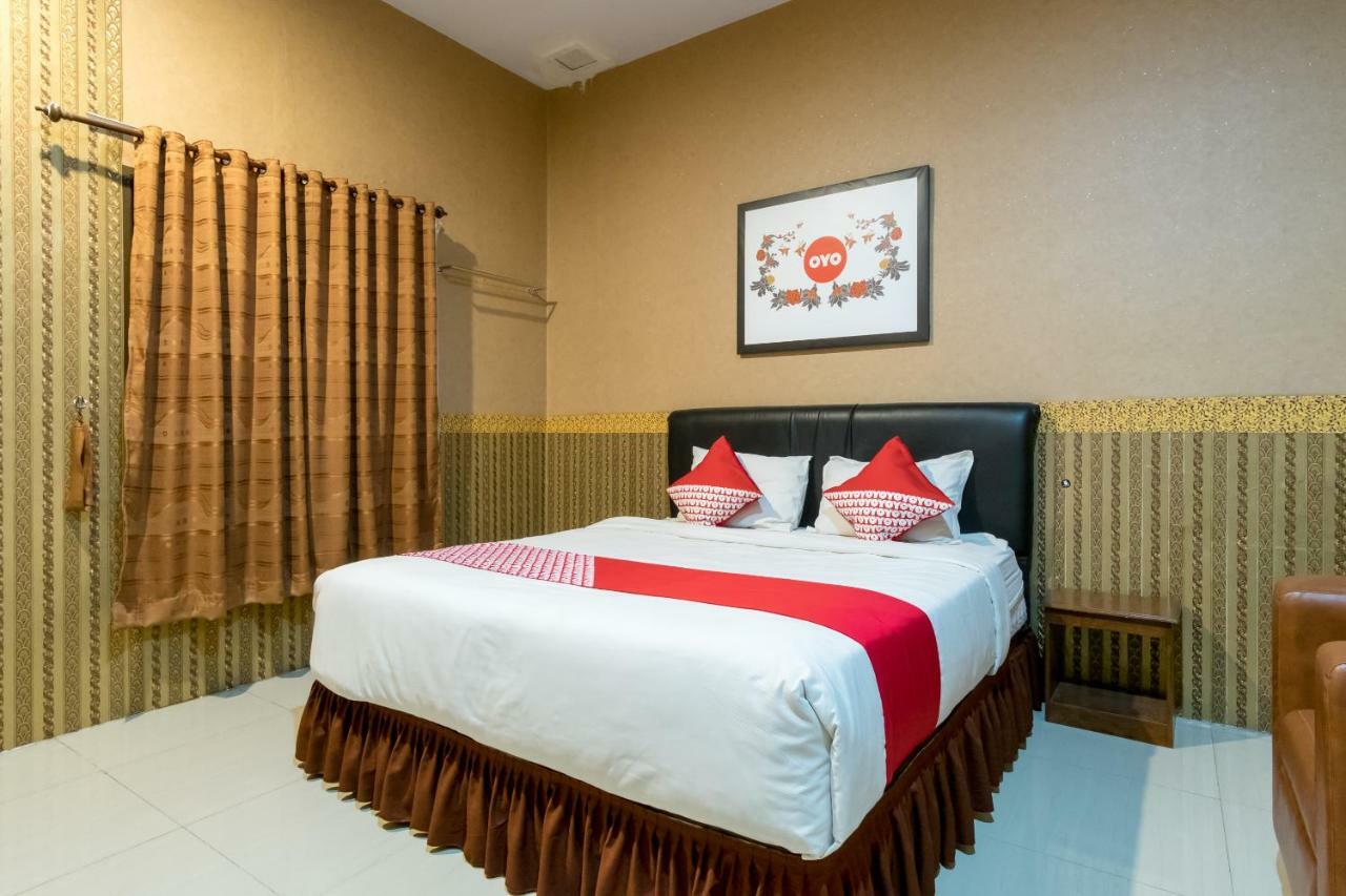 Oyo 741 Hotel Labuhan Raya Medan Exterior photo