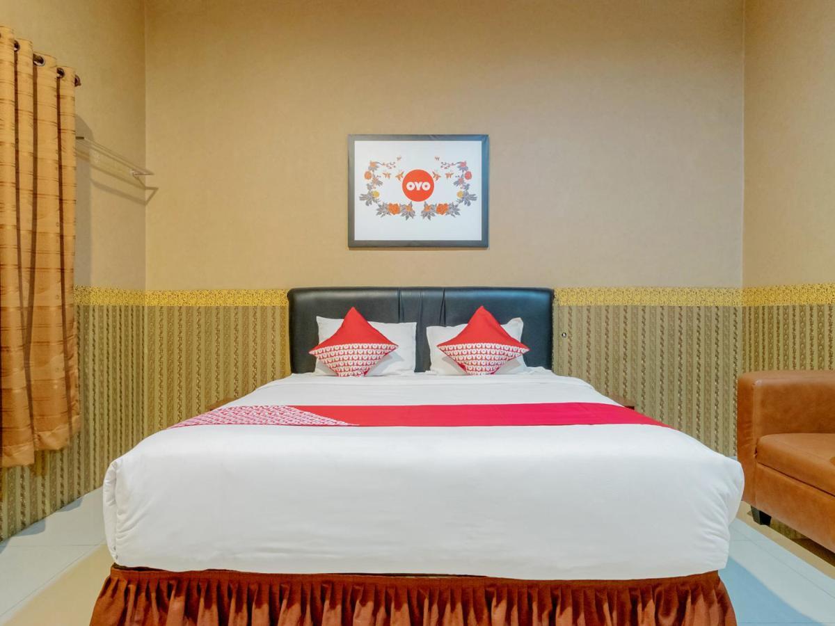 Oyo 741 Hotel Labuhan Raya Medan Exterior photo