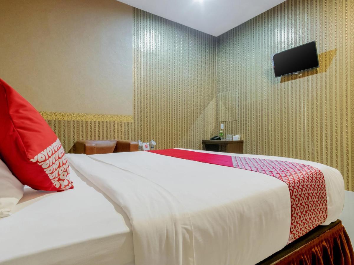 Oyo 741 Hotel Labuhan Raya Medan Exterior photo