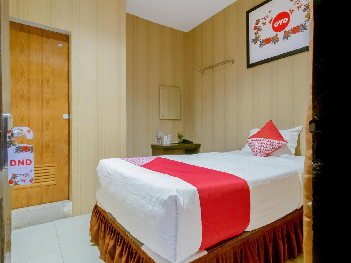 Oyo 741 Hotel Labuhan Raya Medan Exterior photo