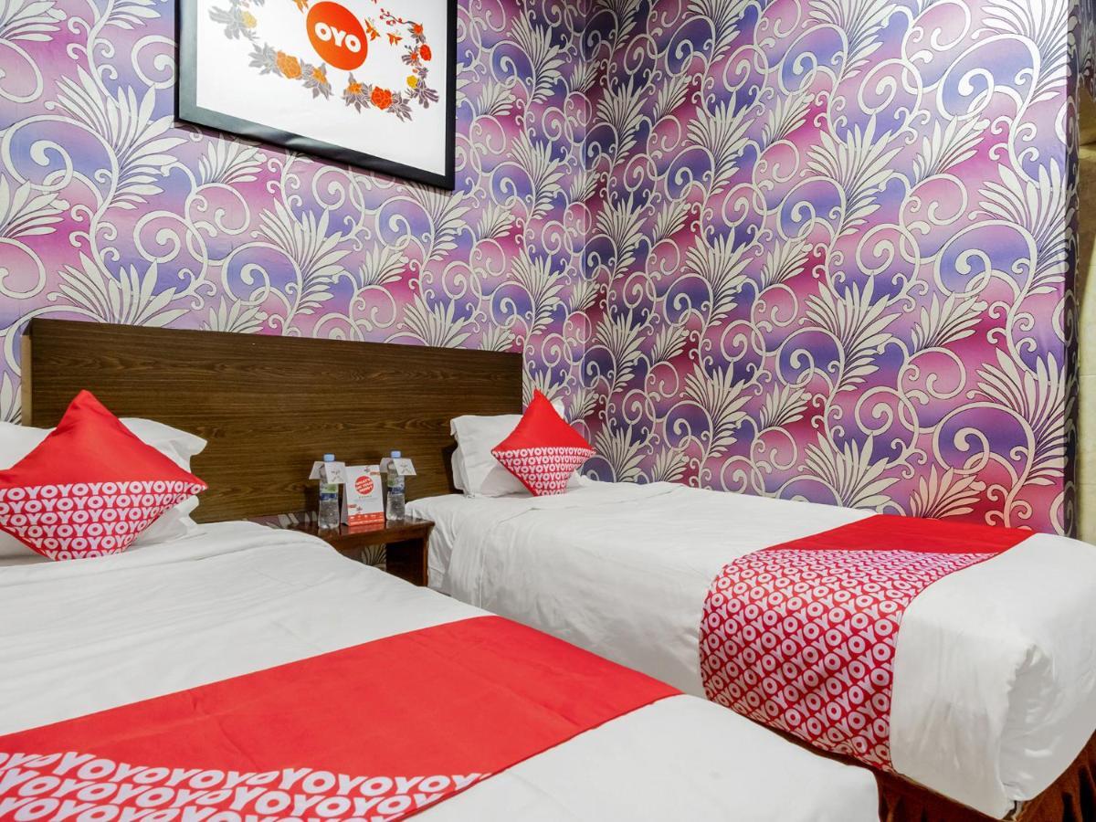 Oyo 741 Hotel Labuhan Raya Medan Exterior photo
