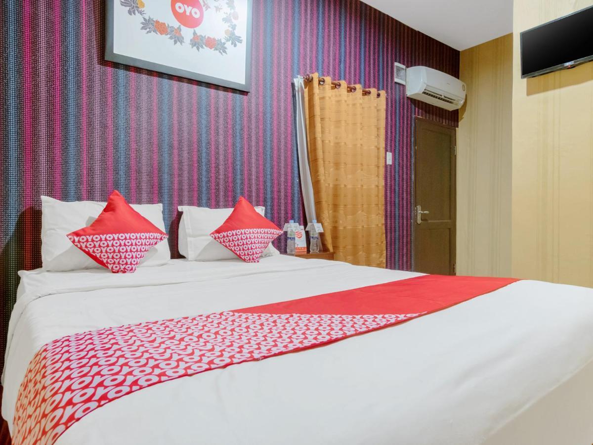 Oyo 741 Hotel Labuhan Raya Medan Exterior photo