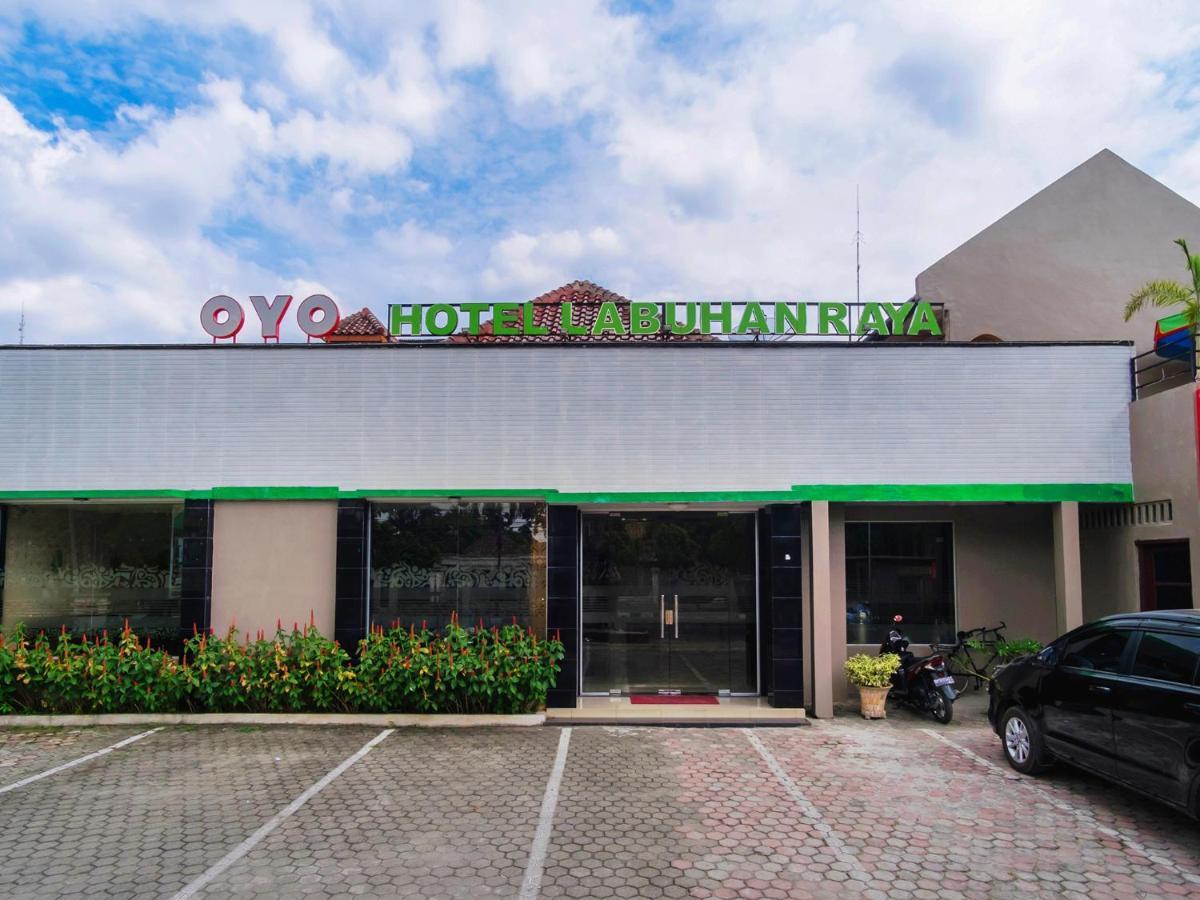 Oyo 741 Hotel Labuhan Raya Medan Exterior photo