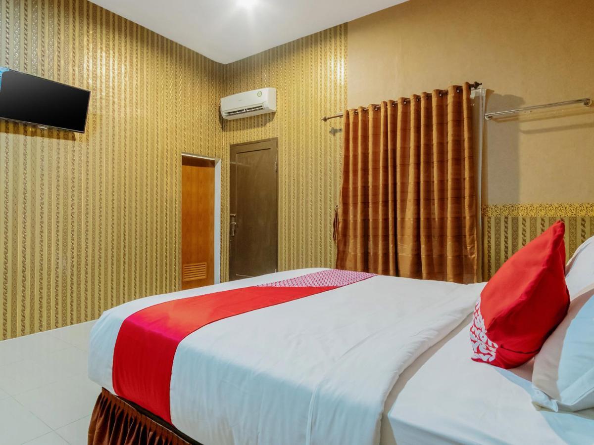 Oyo 741 Hotel Labuhan Raya Medan Exterior photo