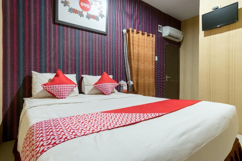 Oyo 741 Hotel Labuhan Raya Medan Exterior photo
