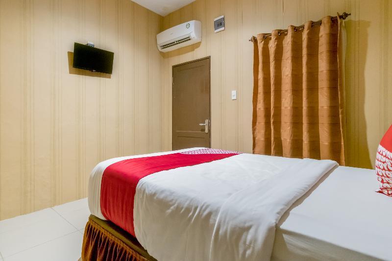 Oyo 741 Hotel Labuhan Raya Medan Exterior photo