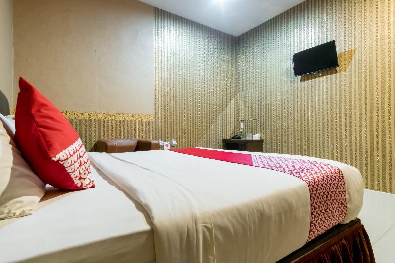 Oyo 741 Hotel Labuhan Raya Medan Exterior photo
